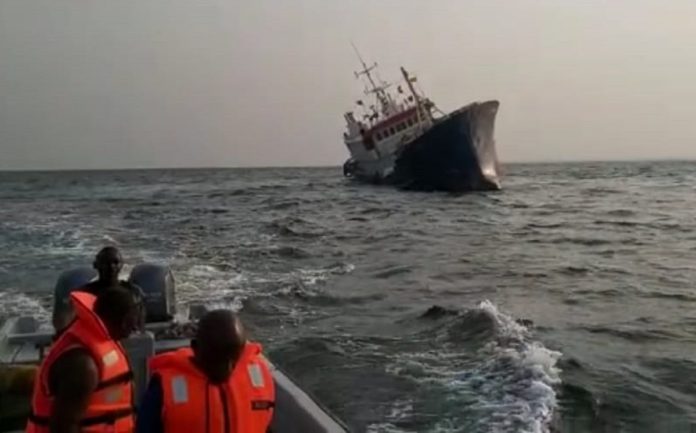 Gabon : un navire togolais coule au port Molle ; les faits