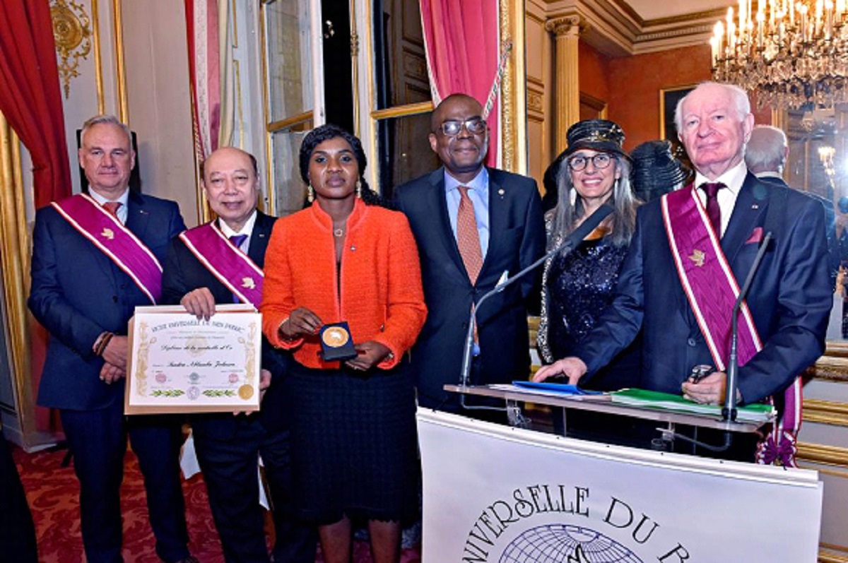 Ligue Universelle du Bien Public : Sandra Ablamba Johnson récompensée par la prestigieuse médaille d'or